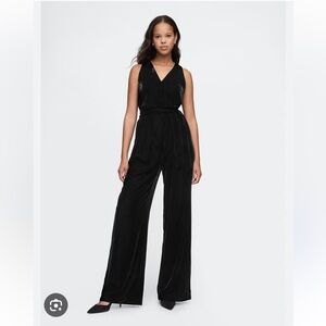 Wide-Leg Black Velvet Jumpsuit with Tie Waist V Neck XS